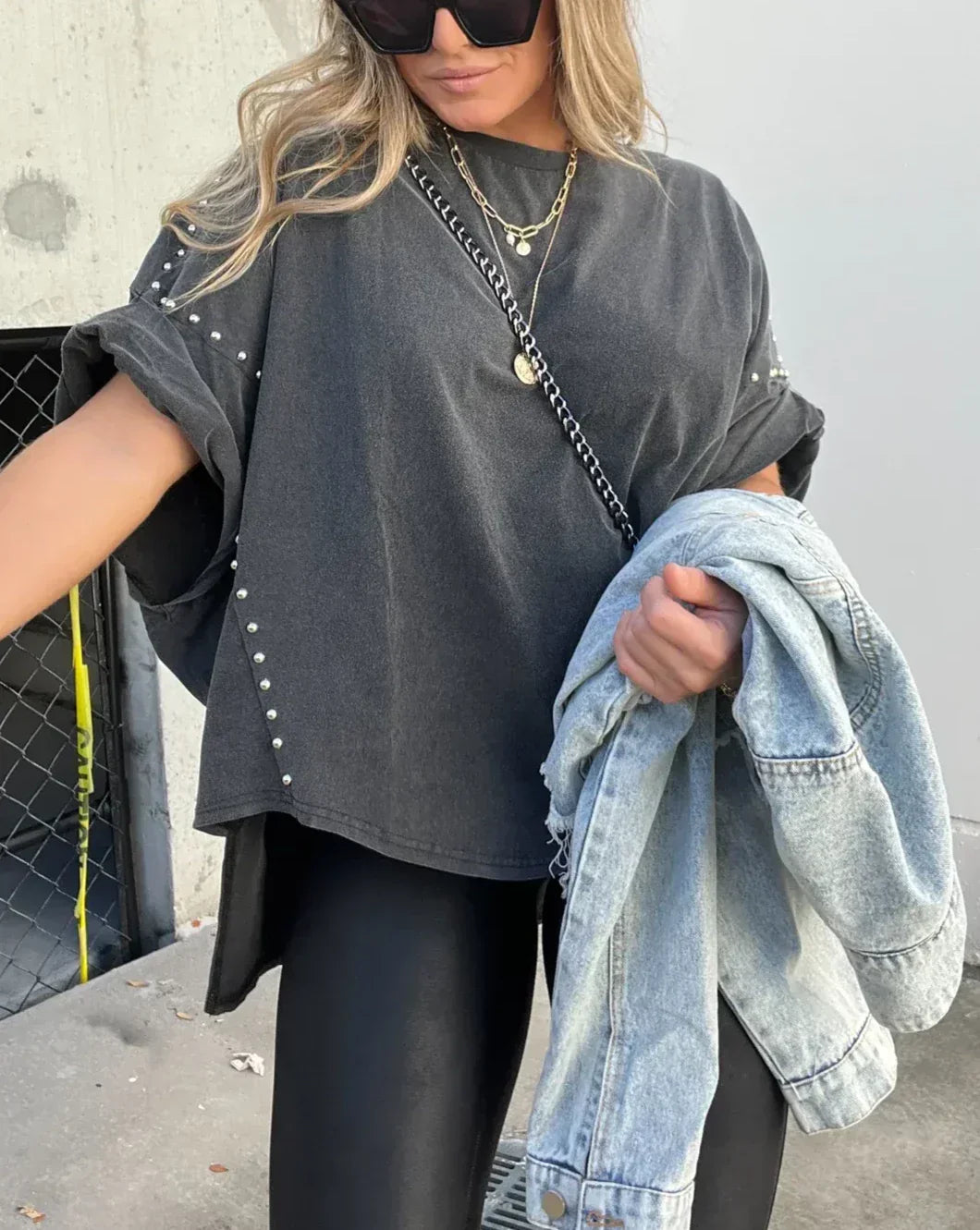 Belle - T-SHIRT OVERSIZE AVEC STUDS