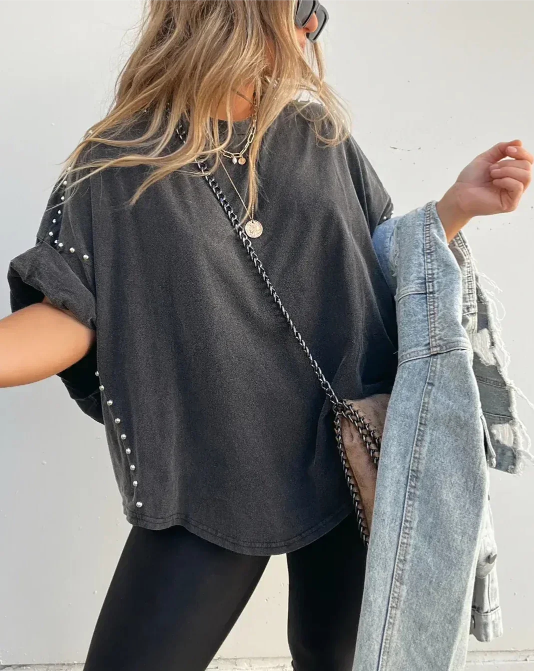 Belle - T-SHIRT OVERSIZE AVEC STUDS